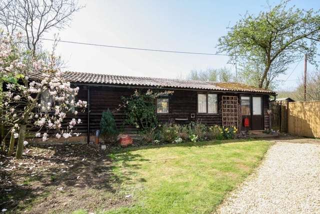  Image of 2 bedroom Bungalow to rent in Hawridge Common Hawridge Chesham HP5 at Hawridge Common  Chesham, HP5 2UQ