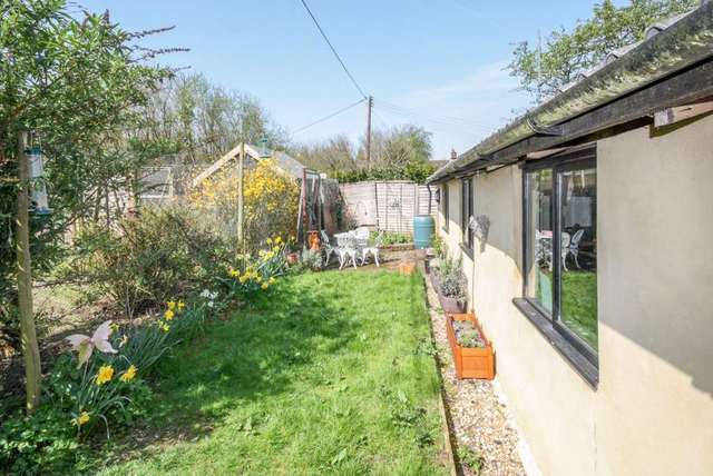  Image of 2 bedroom Bungalow to rent in Hawridge Common Hawridge Chesham HP5 at Hawridge Common  Chesham, HP5 2UQ
