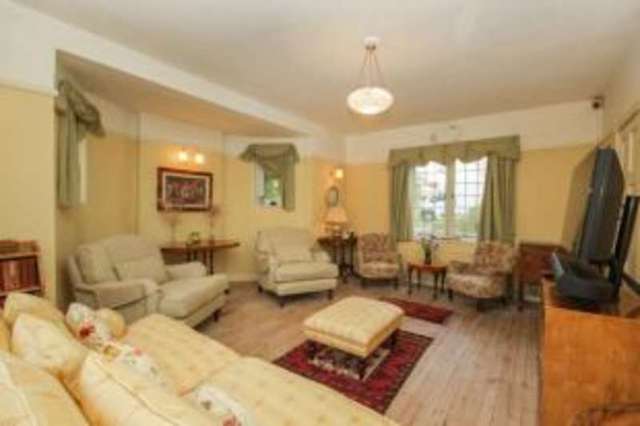  Image of 5 bedroom Detached house for sale in Heath Drive Potters Bar EN6 at Potters Bar Hertfordshire Potters Bar, EN6 1EH