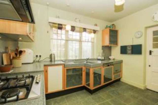  Image of 5 bedroom Detached house for sale in Heath Drive Potters Bar EN6 at Potters Bar Hertfordshire Potters Bar, EN6 1EH