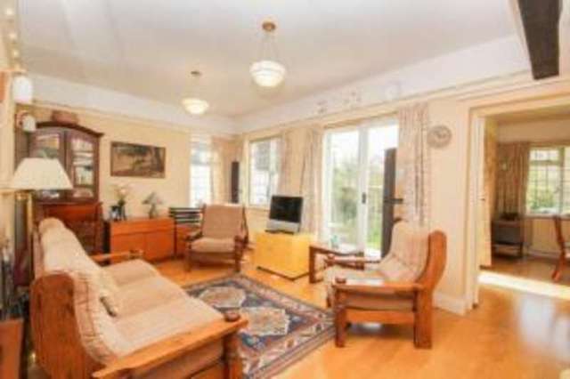  Image of 5 bedroom Detached house for sale in Heath Drive Potters Bar EN6 at Potters Bar Hertfordshire Potters Bar, EN6 1EH