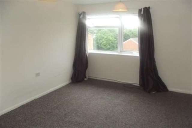  Image of 2 bedroom Flat to rent in Hamlin Gardens Exeter EX1 at Exeter, EX1 3BD