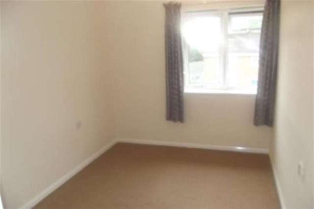  Image of 2 bedroom Flat to rent in Hamlin Gardens Exeter EX1 at Exeter, EX1 3BD