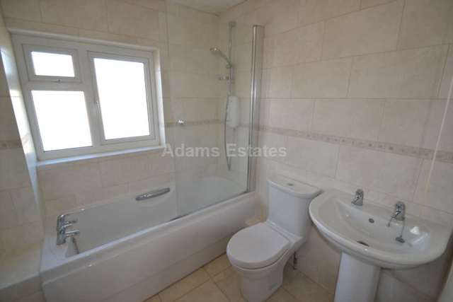  Image of 3 bedroom Terraced house to rent in Hexham Road Reading RG2 at Hexham Road  Reading, RG2 7UQ