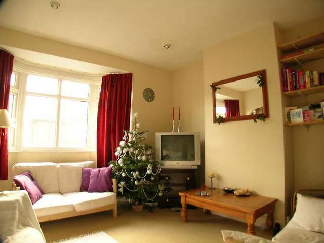  Image of 2 bedroom Flat to rent in High Street Colliers Wood Colliers Wood London SW19 at High Street Colliers Wood  London, SW19 2BW