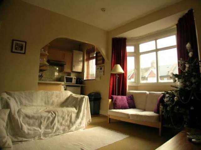  Image of 2 bedroom Flat to rent in High Street Colliers Wood Colliers Wood London SW19 at High Street Colliers Wood  London, SW19 2BW