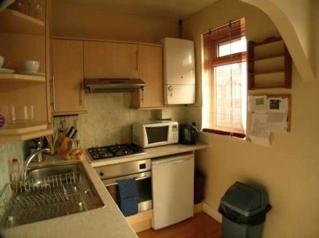  Image of 2 bedroom Flat to rent in High Street Colliers Wood Colliers Wood London SW19 at High Street Colliers Wood  London, SW19 2BW