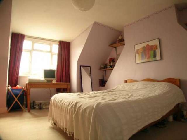  Image of 2 bedroom Flat to rent in High Street Colliers Wood Colliers Wood London SW19 at High Street Colliers Wood  London, SW19 2BW