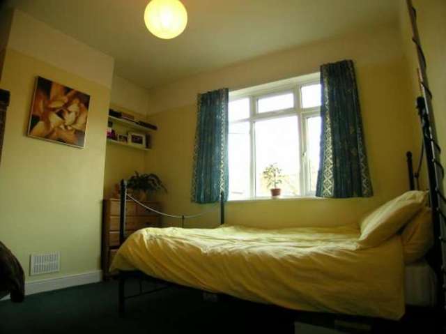  Image of 2 bedroom Flat to rent in High Street Colliers Wood Colliers Wood London SW19 at High Street Colliers Wood  London, SW19 2BW