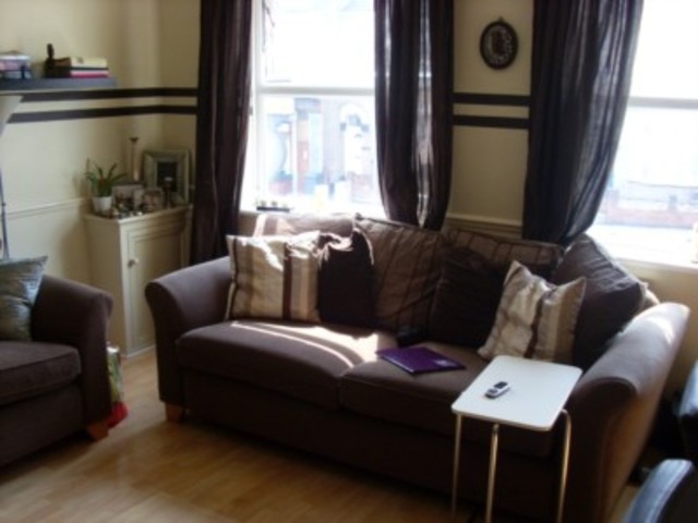  Image of 1 bedroom Flat to rent in High Street London E13 at High Street Plaistow London, E13 9HJ