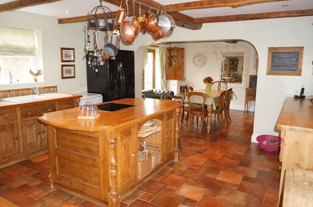  Image of 4 bedroom Detached house for sale in High Street Tattershall Lincoln LN4 at 31 High Street  TATTERSHALL, LN4 4NP