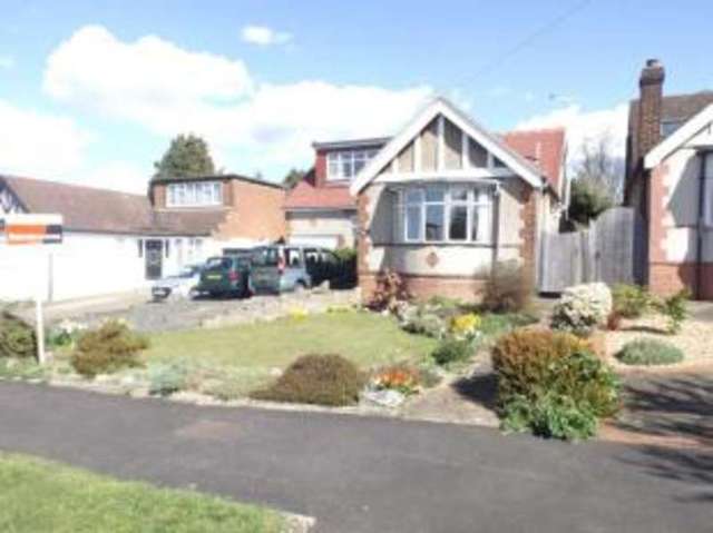  Image of 3 bedroom Bungalow for sale in Highfield Way Potters Bar EN6 at Potters Bar Hertfordshire Potters Bar, EN6 1UL