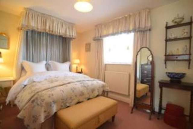  Image of 2 bedroom Terraced house for sale in Cheltenham Road Broadway WR12 at Cheltenham Road Broadway Broadway, WR12 7BZ