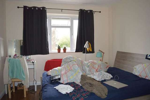  Image of 2 bedroom Flat to rent in Hilldrop Crescent London N7 at Hilldrop Crescent  London, N7 0JA