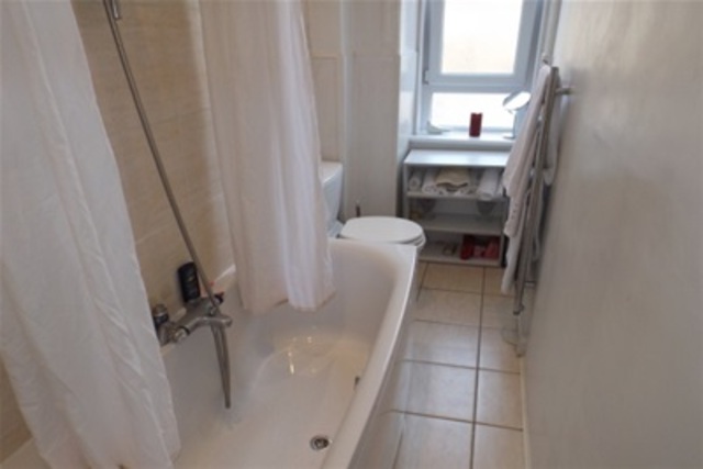  Image of 2 bedroom Flat to rent in Hillfoot Street Dennistoun Glasgow G31 at Dennistoun Glasgow Glasgow, G31 2LF