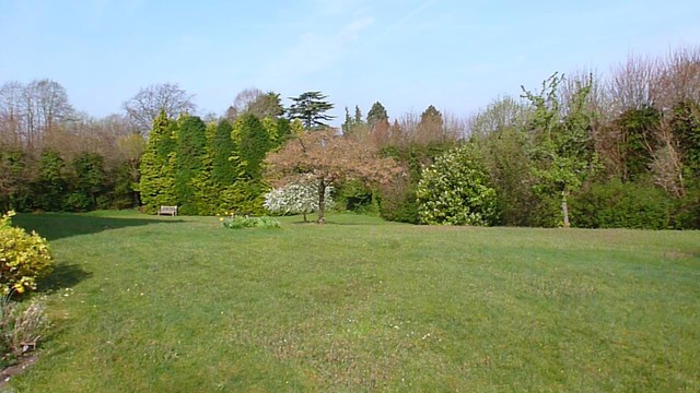  Image of 2 bedroom Flat to rent in Warren Road Guildford GU1 at Warren Road  Guildford, GU1 2HT