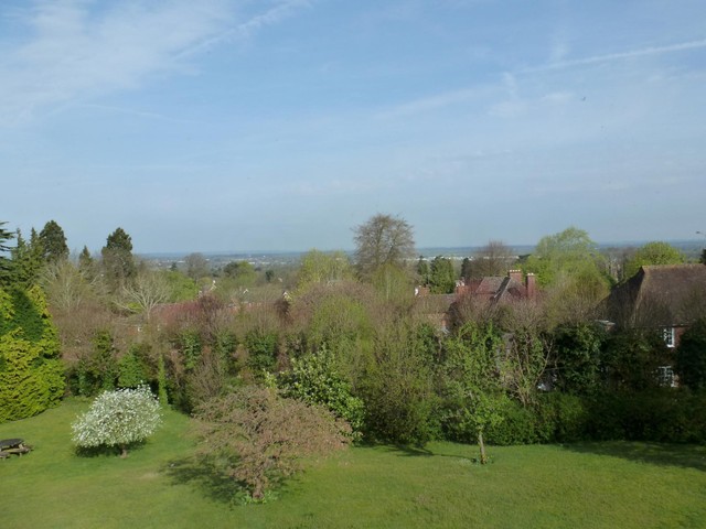  Image of 2 bedroom Flat to rent in Warren Road Guildford GU1 at Warren Road  Guildford, GU1 2HT