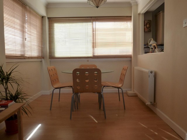  Image of 2 bedroom Flat to rent in Warren Road Guildford GU1 at Warren Road  Guildford, GU1 2HT