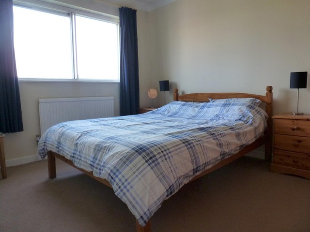  Image of 2 bedroom Flat to rent in Warren Road Guildford GU1 at Warren Road  Guildford, GU1 2HT