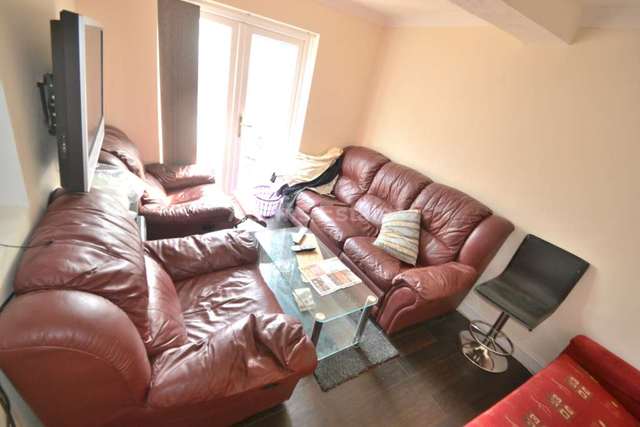  Image of 1 bedroom House Share to rent in Holberton Road Reading RG2 at Holberton Road  Reading, RG2 8NG