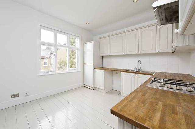  Image of 3 bedroom Flat to rent in Holland Road London NW10 at Holland Road  London, NW10 5AY