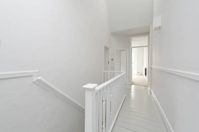  Image of 3 bedroom Flat to rent in Holland Road London NW10 at Holland Road  London, NW10 5AY
