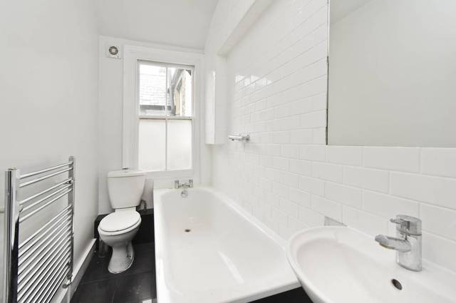  Image of 3 bedroom Flat to rent in Holland Road London NW10 at Holland Road  London, NW10 5AY