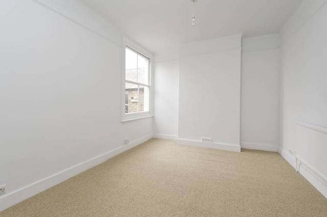  Image of 3 bedroom Flat to rent in Holland Road London NW10 at Holland Road  London, NW10 5AY