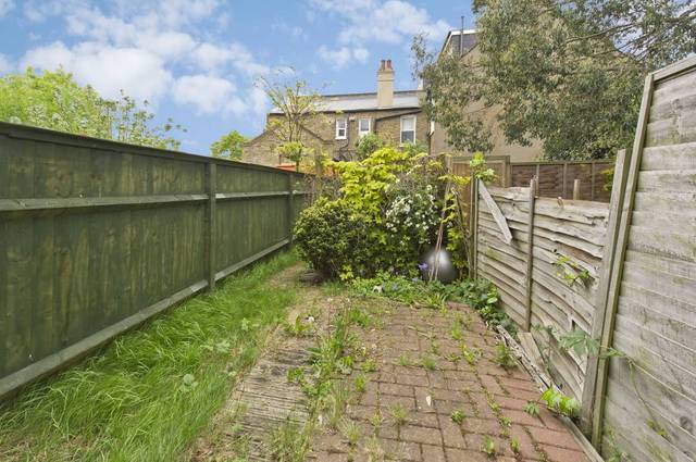  Image of 3 bedroom Flat to rent in Holland Road London NW10 at Holland Road  London, NW10 5AY