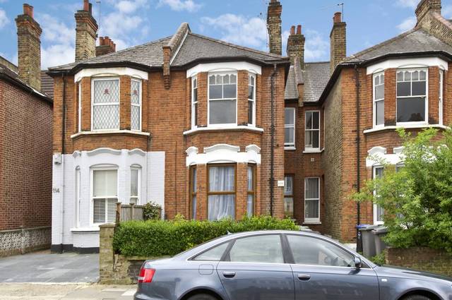  Image of 3 bedroom Flat to rent in Holland Road London NW10 at Holland Road  London, NW10 5AY