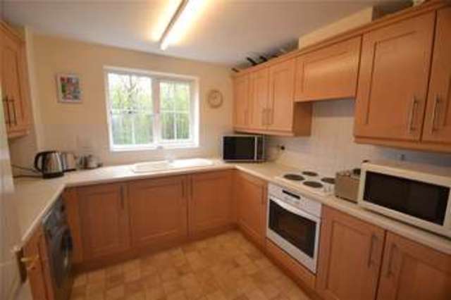  Image of 2 bedroom Apartment for sale in Hollerith Rise Bracknell RG12 at Bracknell Berkshire Easthampstead, RG12 7GJ