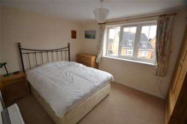 Image of 2 bedroom Apartment for sale in Hollerith Rise Bracknell RG12 at Bracknell Berkshire Easthampstead, RG12 7GJ