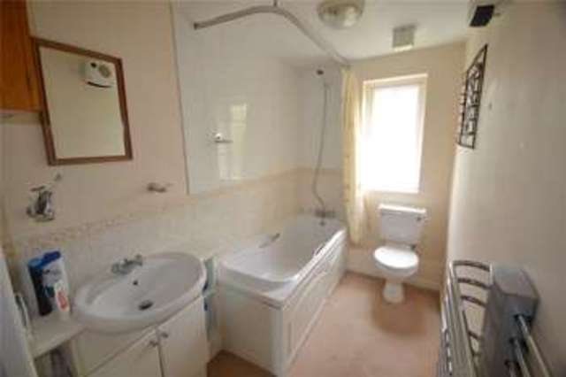  Image of 2 bedroom Apartment for sale in Hollerith Rise Bracknell RG12 at Bracknell Berkshire Easthampstead, RG12 7GJ
