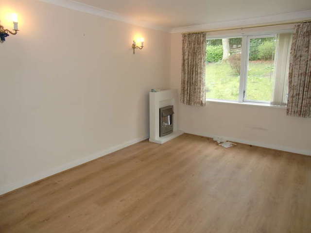  Image of 1 bedroom Flat for sale in Park Road Buxton SK17 at Park Road Buxton Derbyshire, SK17 6TH