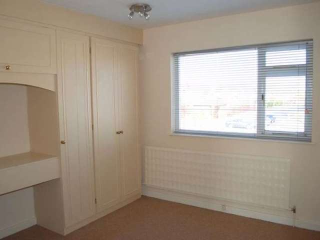  Image of 2 bedroom Flat to rent in Hope Farm Precinct Great Sutton Ellesmere Port CH66 at Great Sutton Ellesmere Port Cheshire, CH66 2RG