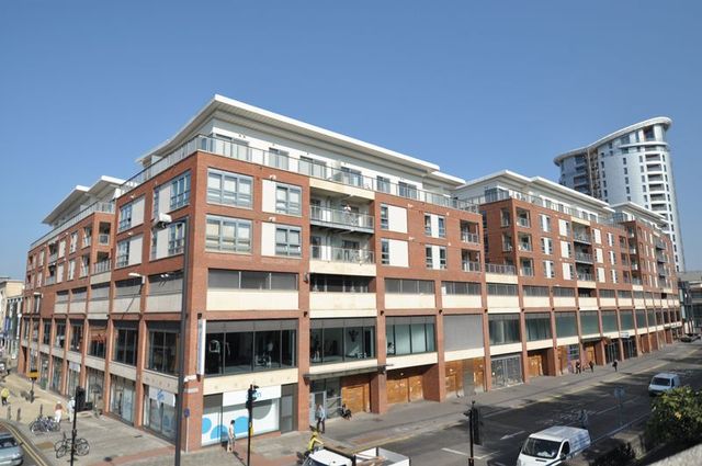  Image of 1 bedroom Flat to rent in Broad Weir Broadmead Bristol BS1 at Broad Weir  Bristol, BS1 3DJ