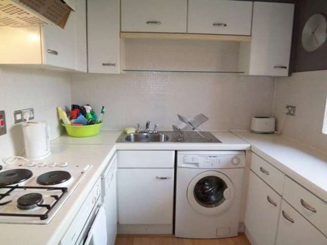  Image of 2 bedroom Flat to rent in Ferry Street London E14 at Ferry Street  Docklands, E14 3DT