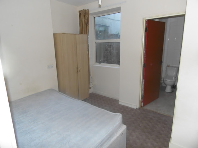  Image of 1 bedroom Property to rent in Howard Gardens Cardiff CF24 at Howard Gardens  Cardiff, CF24 0EF