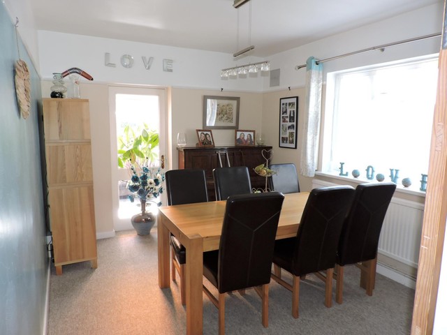  Image of 4 bedroom Detached house to rent in Jellicoe Avenue Gosport PO12 at Gosport, PO12 2PE