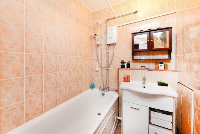  Image of 3 bedroom Flat for sale in John Ruskin Street London SE5 at John Ruskin Street Camberwell London, SE5 0XQ