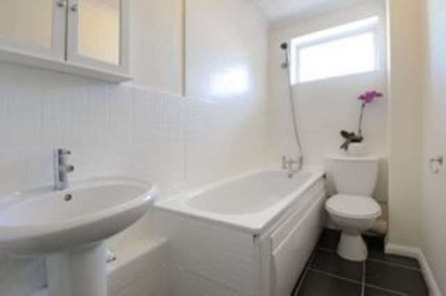  Image of 2 bedroom End of Terrace to rent in Kennet Close Grove Wantage OX12 at Kennet Close Grove Wantage, OX12 0NJ