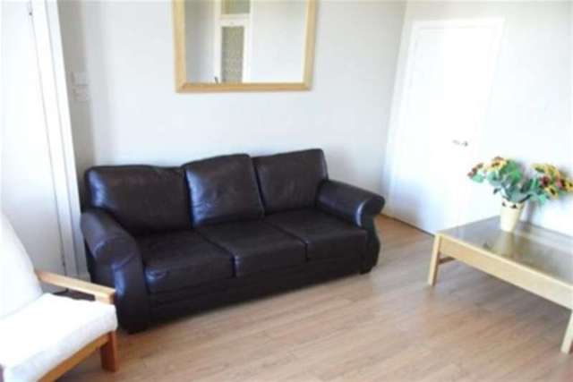  Image of 2 bedroom Flat to rent in Kennyhill Square Glasgow G31 at Glasgow, G31 3LL