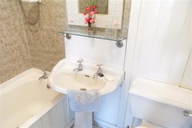  Image of 2 bedroom Flat to rent in Kennyhill Square Glasgow G31 at Dennistoun Glasgow Glasgow, G31 3LL