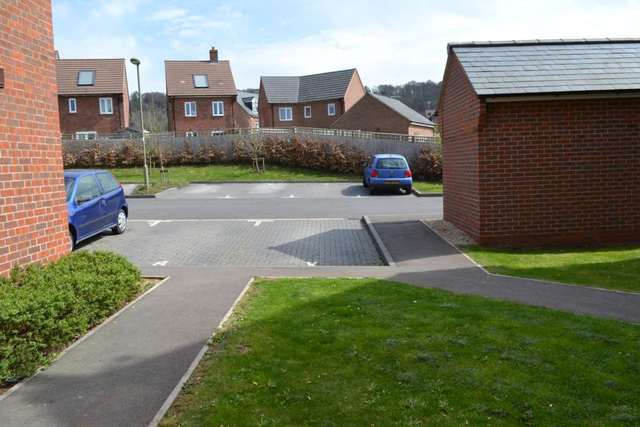  Image of 1 bedroom Apartment to rent in Kiln Avenue Chinnor OX39 at Kiln Avenue  Chinnor, OX39 4BZ
