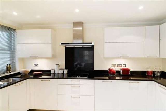  Image of 2 bedroom Apartment for sale in High Street Harrow-on-the-Hill Harrow HA1 at Harrow on the Hill, HA1 3LP