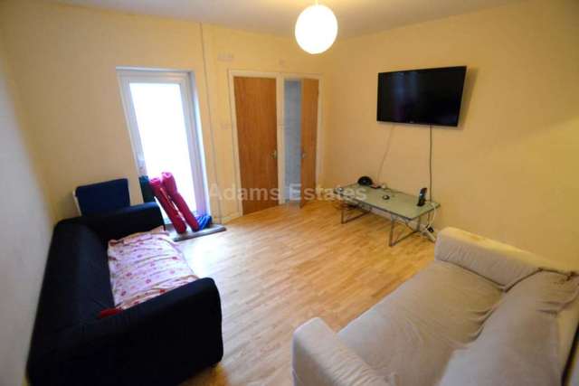  Image of 6 bedroom Terraced house to rent in Kings Road Reading RG1 at Kings Road  Reading, RG1 4HP