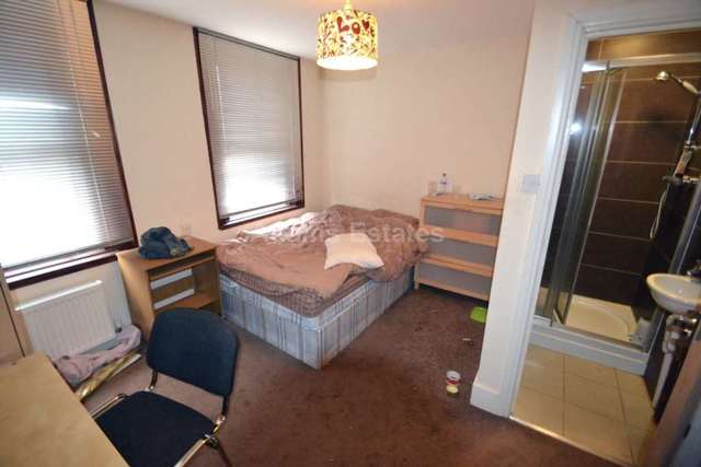  Image of 6 bedroom Terraced house to rent in Kings Road Reading RG1 at Kings Road  Reading, RG1 4HP