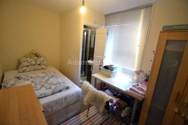  Image of 6 bedroom Terraced house to rent in Kings Road Reading RG1 at Kings Road  Reading, RG1 4HP