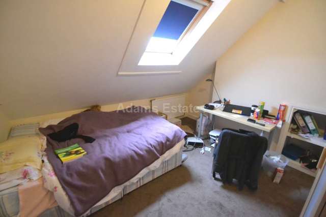  Image of 6 bedroom Terraced house to rent in Kings Road Reading RG1 at Kings Road  Reading, RG1 4HP