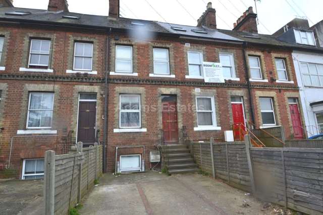  Image of 6 bedroom Terraced house to rent in Kings Road Reading RG1 at Kings Road  Reading, RG1 4HP